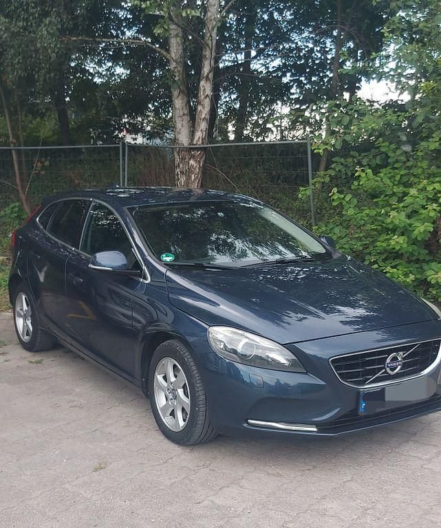 Blau Gebraucht 2012 Volvo V40 Momentum Limousine | 7.490 € (Etwas zu teuer) - Bild 1/4