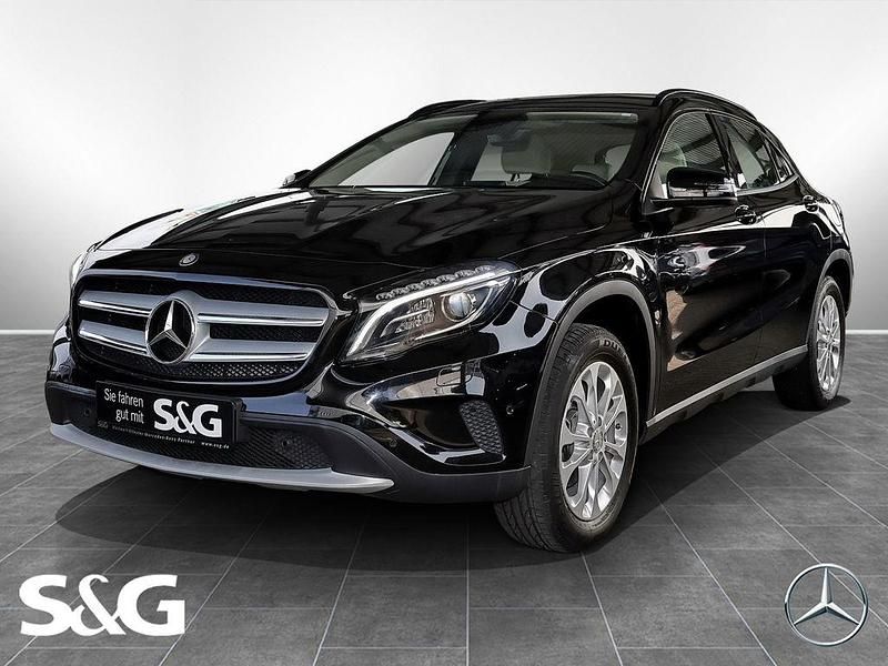 Schwarz Gebraucht 2015 Mercedes GLA200 Style SUV | 19.890 € (Fairer Preis) - Bild 1/4
