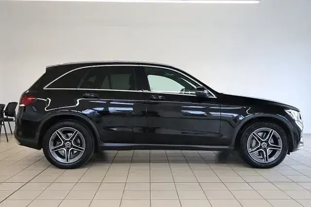 Gebraucht Mercedes GLC300 AMG line 258 PS (189 kW) 2018 Obsidianschwarz SUV