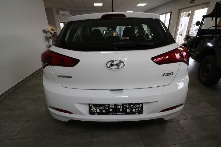 Gebraucht Hyundai i20 84 PS (61 kW) 2016 Weiß Limousine