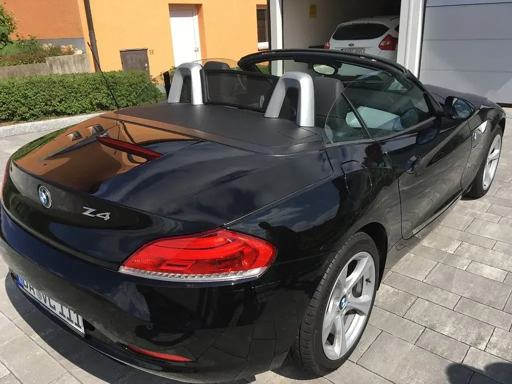 Second-hand BMW Z4 Performance 184 CP (135 kW) 2012 Negru Cabrio