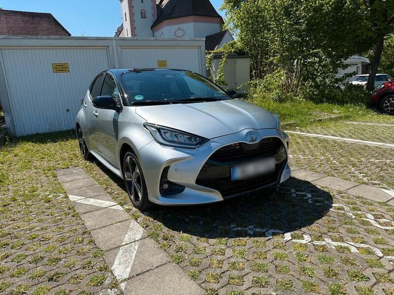 Silber Gebraucht 2024 Toyota Yaris Hybrid Edition Kleinwagen | 25.400 € (Guter Preis) - Bild 1/4
