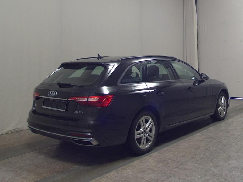 Gebraucht Audi A4 Advanced 163 PS (119 kW) 2023 Schwarz Kombi