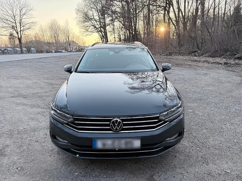 Gebraucht VW Passat 150 PS (110 kW) 2021 Grau Kombi