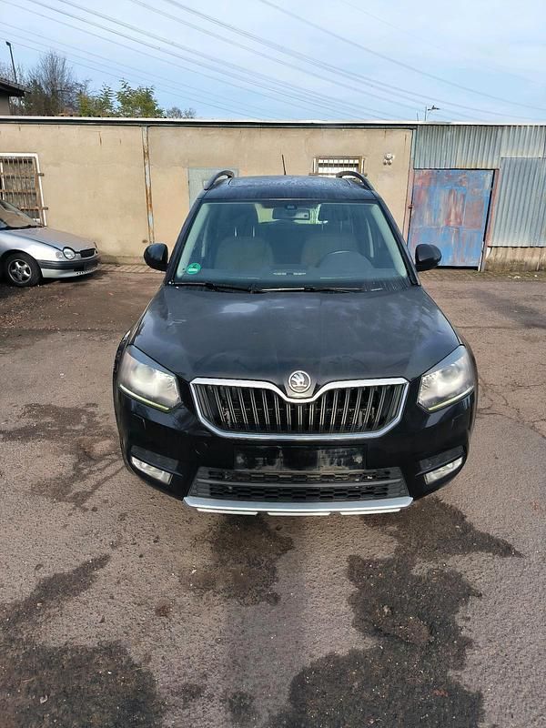 Schwarz Gebraucht 2015 Skoda Yeti Ambition SUV | 7.990 € (Guter Preis) - Bild 1/4