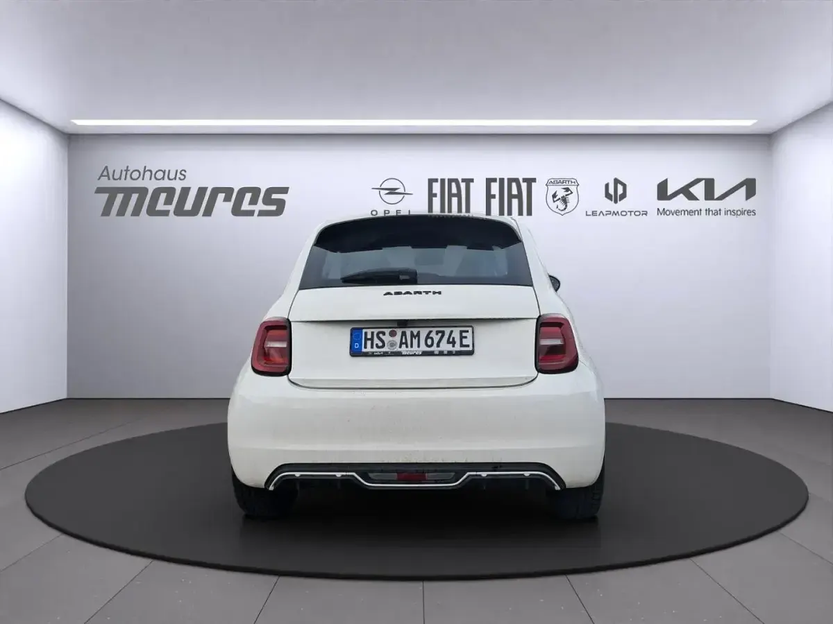 Używany Abarth 500e 113 kW (154 KM) 2025 Biały Hatchback
