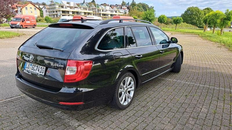 Gebraucht Skoda Superb Ambition 170 PS (125 kW) 2014 Schwarz Kombi