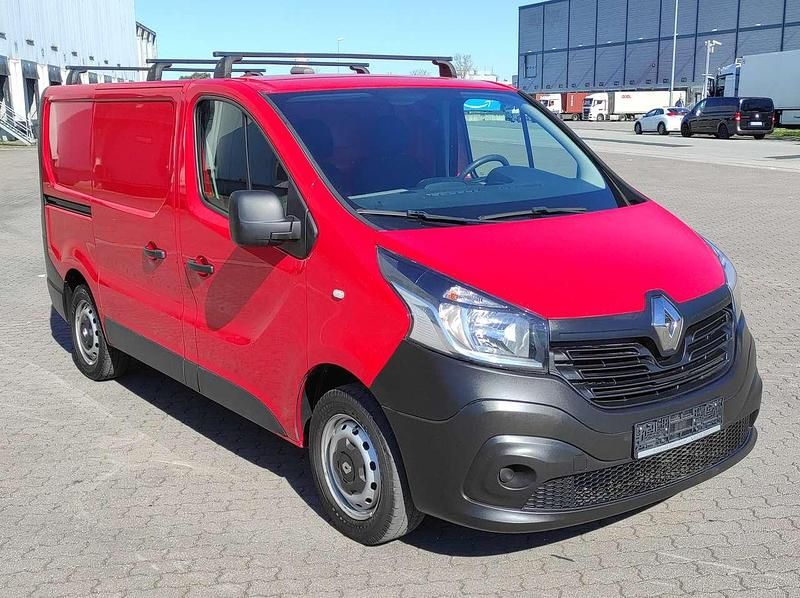 Gebraucht Renault Trafic 95 PS (69 kW) 2017 Volcano red Van / Kleinbus