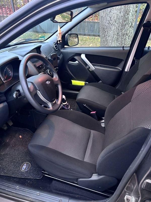 Gebraucht Lada Kalina 98 PS (72 kW) 2016 Braun Limousine