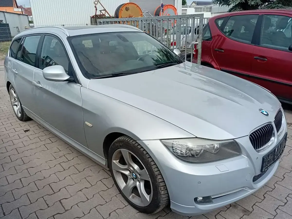 Gebraucht BMW 320 184 PS (135 kW) 2010 Silber Kombi
