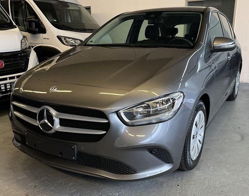 Grau Gebraucht 2019 Mercedes B180 Van / Kleinbus | 19.799 € (Superpreis) - Bild 1/4