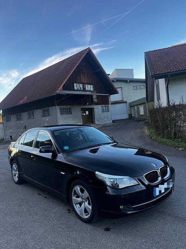 Schwarz Gebraucht 2008 BMW 520 Sport Line Limousine | 5.499 € (Superpreis) - Bild 1/4