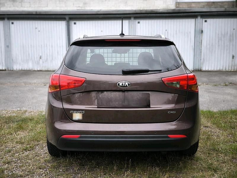 Gebraucht Kia Ceed 128 PS (94 kW) 2013 Braun Kleinwagen