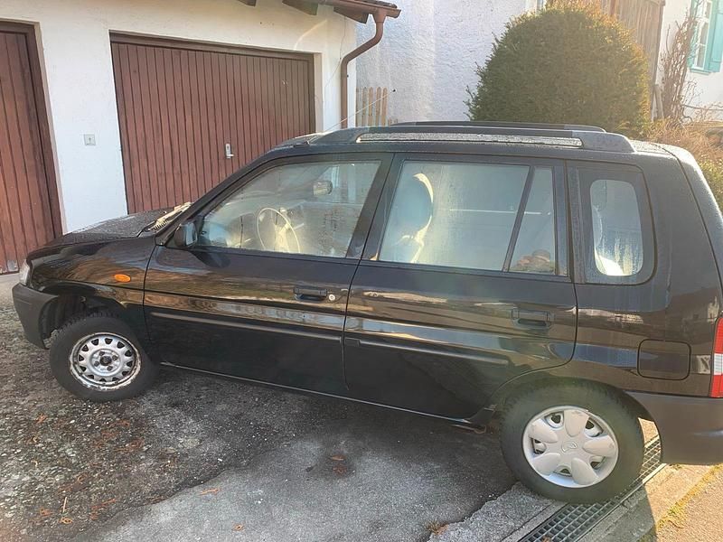 Gebraucht Mazda Demio 63 PS (46 kW) 1999 Schwarz Kleinwagen