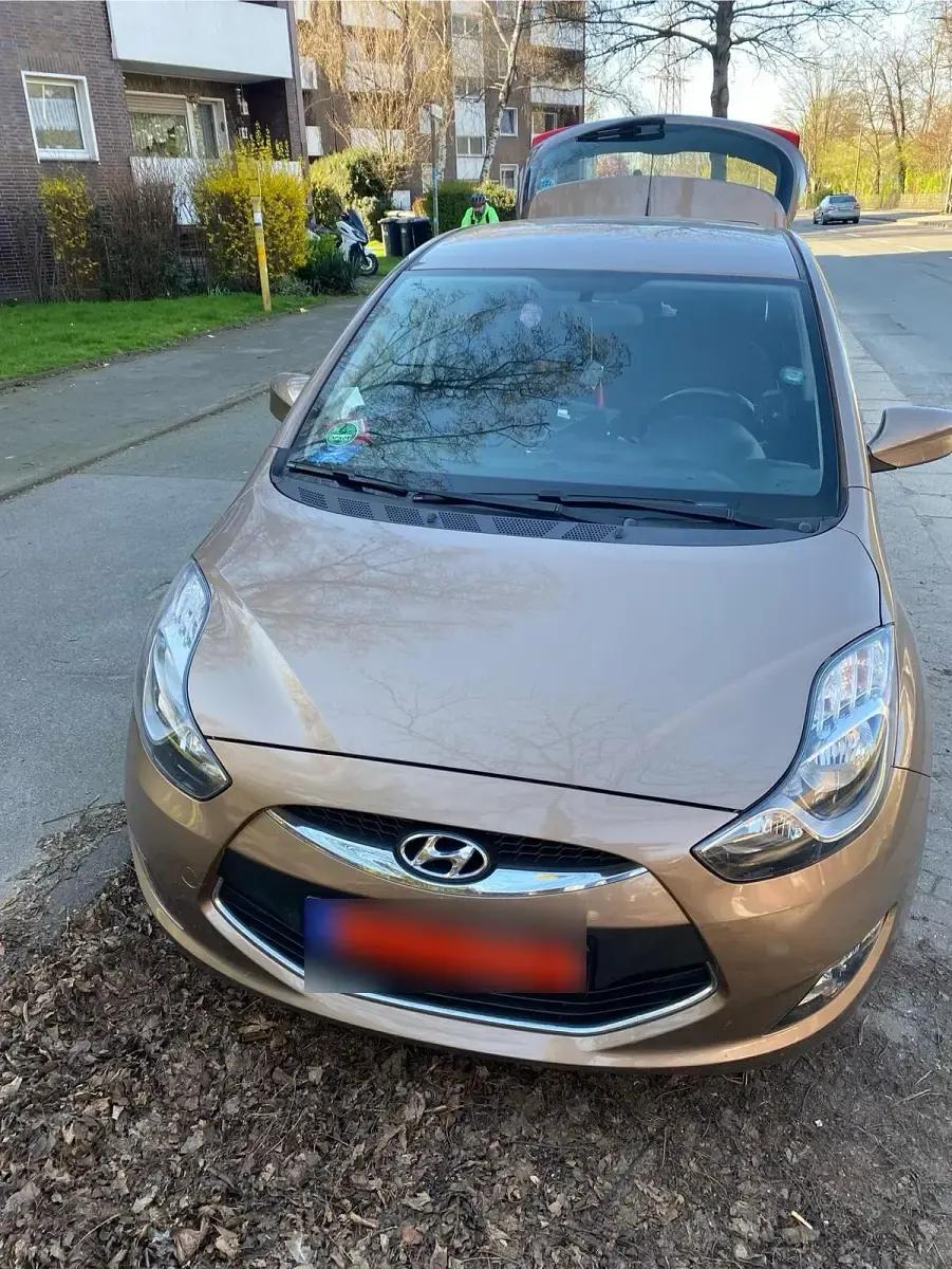 Gebraucht Hyundai ix20 125 PS (91 kW) 2015 Braun Kleinwagen