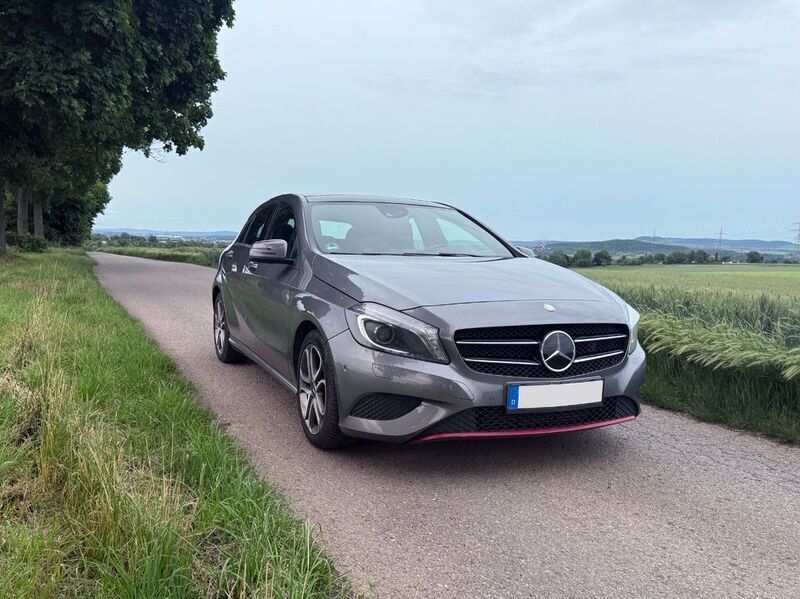 Grau Gebraucht 2012 Mercedes A200 Limousine | 11.600 € (Fairer Preis) - Bild 1/4