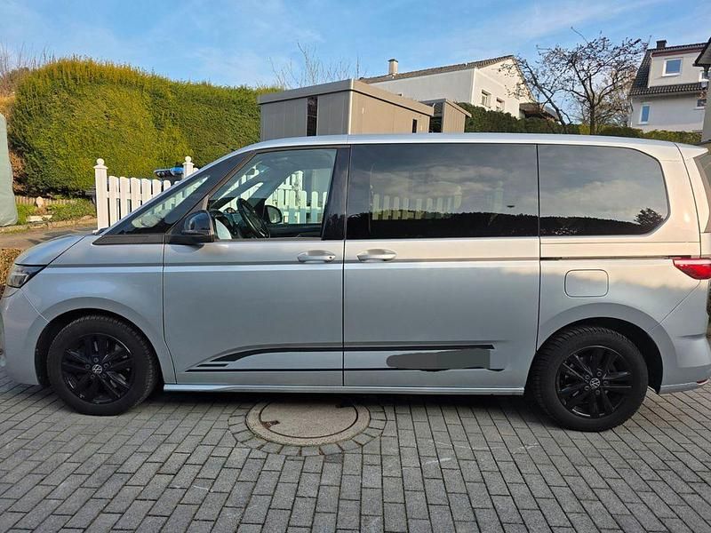 Gebraucht VW Multivan Life 218 PS (160 kW) 2023 Silber Van