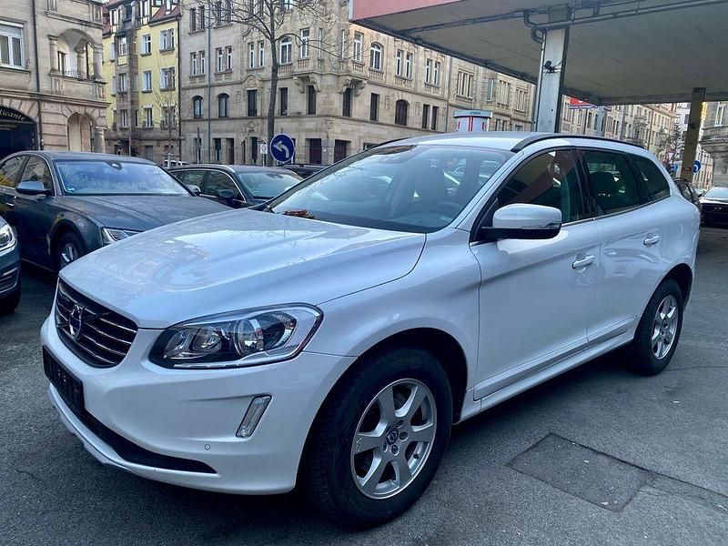 Weiß Gebraucht 2015 Volvo XC60 Momentum SUV | 12.990 € (Fairer Preis) - Bild 1/4
