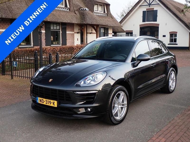 Grau Gebraucht 2017 Porsche Macan SUV | 31.900 € (Superpreis) - Bild 1/4