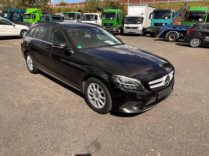 Gebraucht Mercedes C200 160 PS (117 kW) 2019 Schwarz Kombi