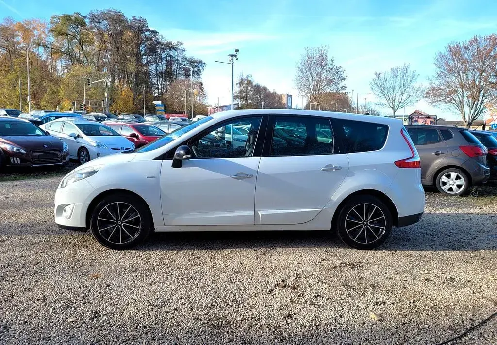 Gebraucht Renault Scénic III 131 PS (96 kW) 2011 Weiß Van / Kleinbus