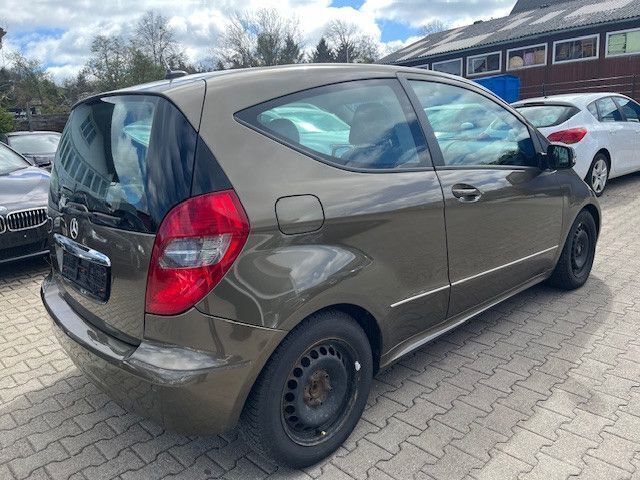 Gebraucht Mercedes A180 109 PS (80 kW) 2009 Braun Limousine
