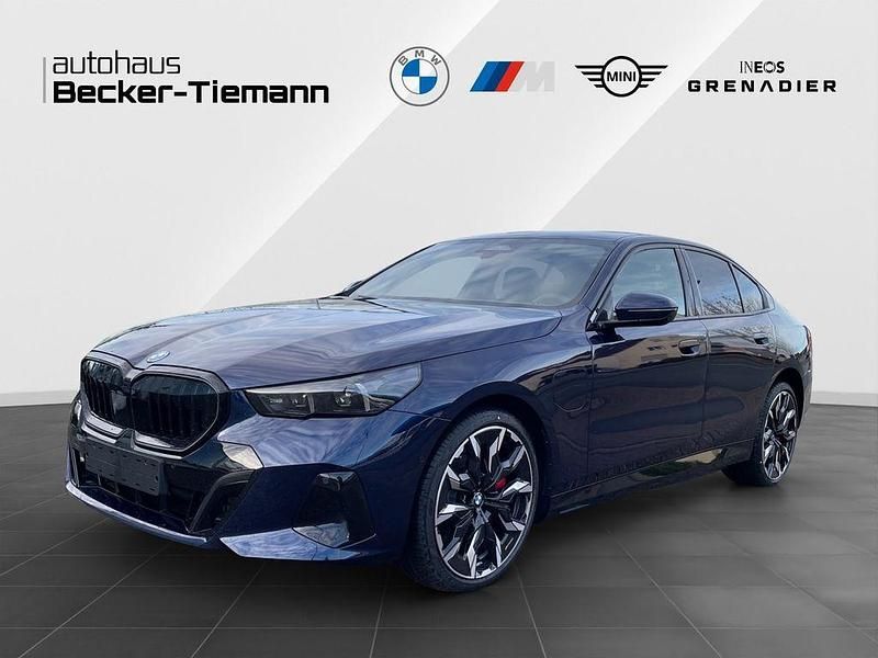 Neu BMW 550e Exclusive 489 PS (359 kW) 2025 Blau Limousine