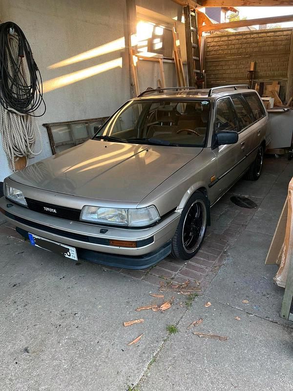 Beige Gebraucht 1988 Toyota Camry Kombi | 4.399 € - Bild 1/4