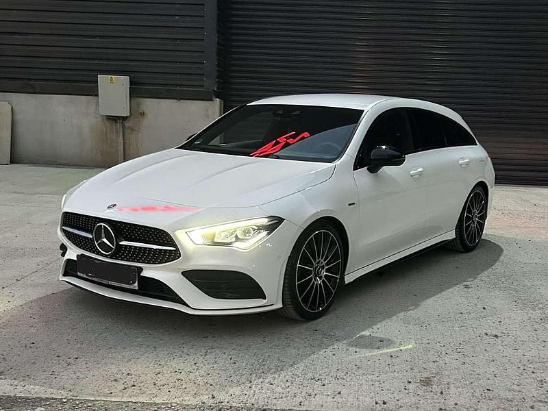 Weiß Gebraucht 2021 Mercedes CLA220 AMG line Limousine | 25.500 € (Fairer Preis) - Bild 1/4