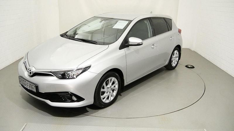 Gebraucht 2016 Toyota Auris Comfort Kleinwagen | 11.490 € (Guter Preis) - Bild 1/4