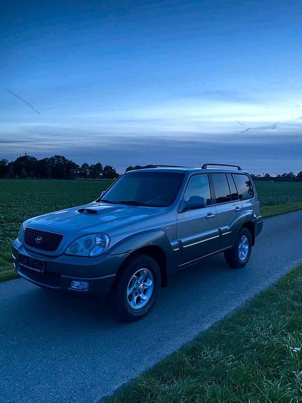 Grau Gebraucht 2006 Hyundai Terracan SUV | 4.300 € (Fairer Preis) - Bild 1/4