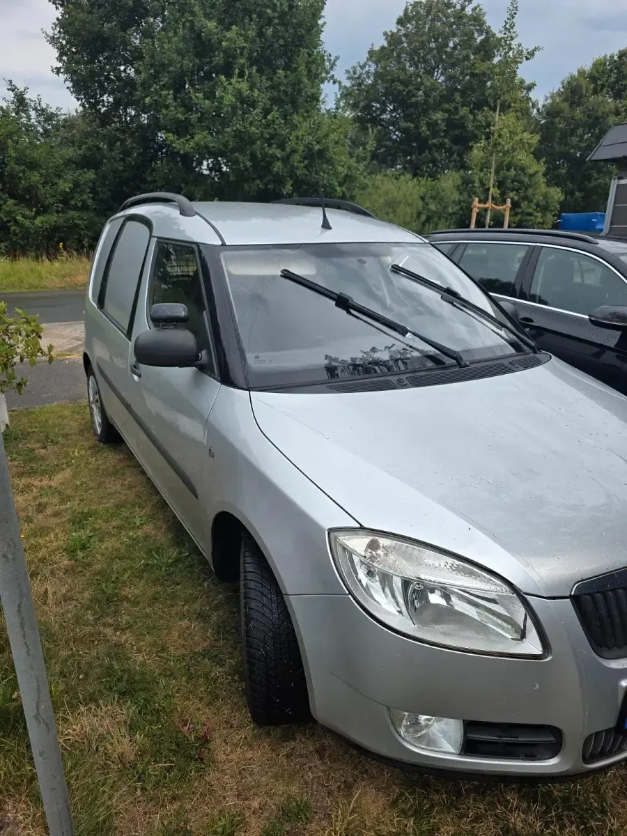 Gebraucht Skoda Roomster 85 PS (62 kW) 2008 Silber Van / Kleinbus