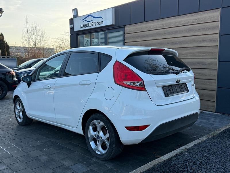 Gebraucht Ford Fiesta Trend 82 PS (60 kW) 2011 Weiß Kleinwagen