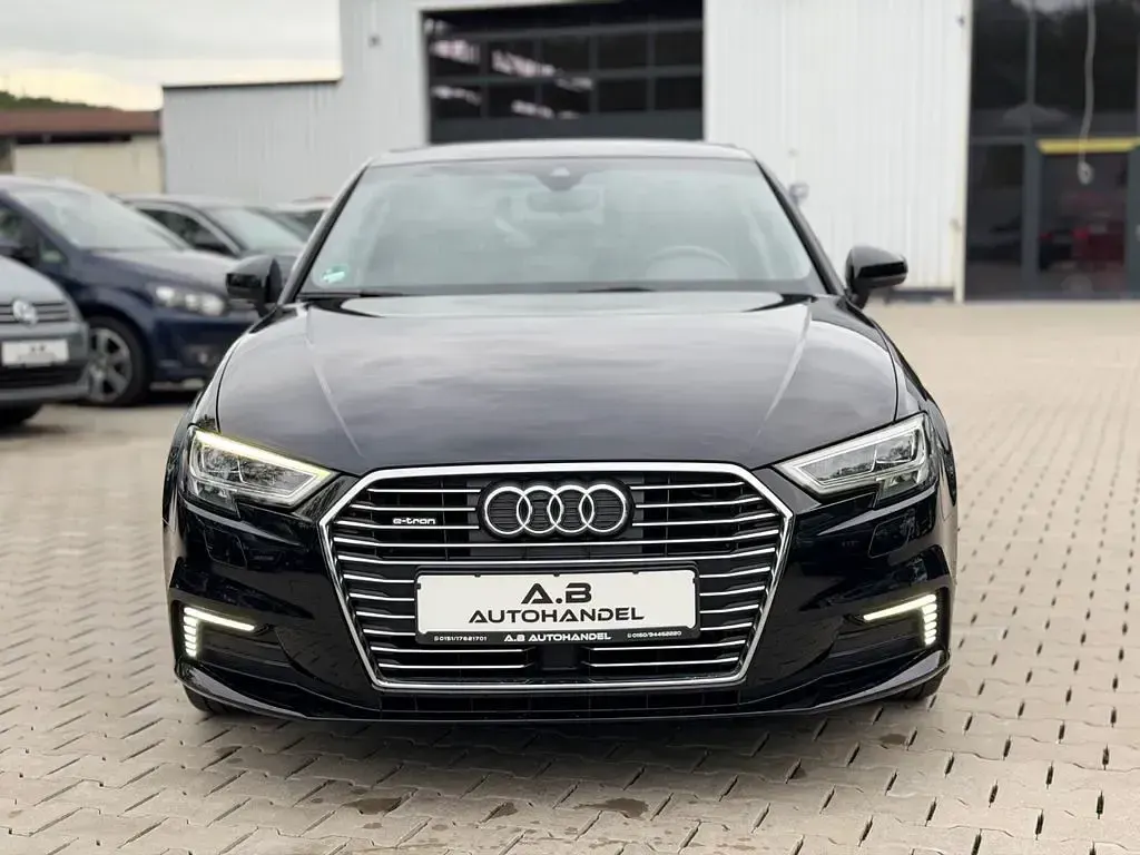 Gebraucht Audi e-tron Sport 150 PS (110 kW) 2020 Schwarz SUV
