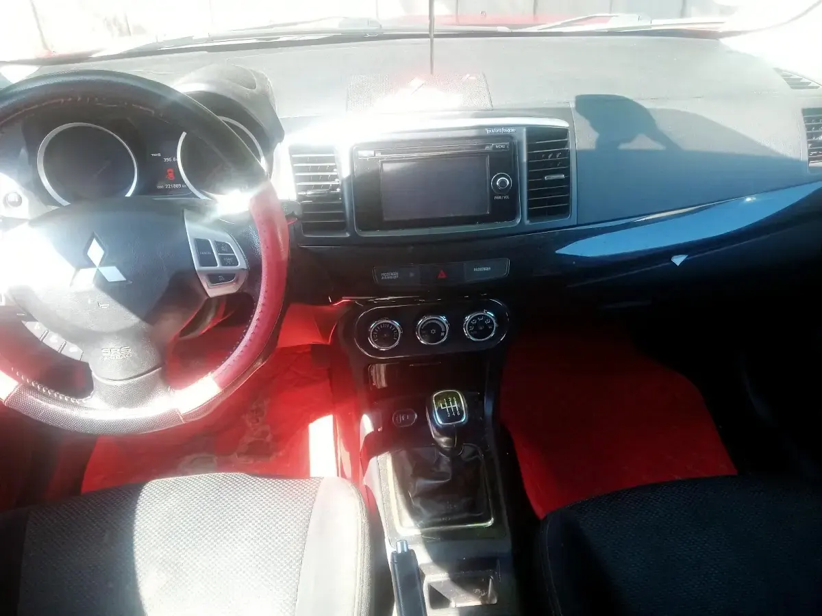 Gebraucht Mitsubishi Lancer 130 PS (95 kW) 2015 Rot Limousine