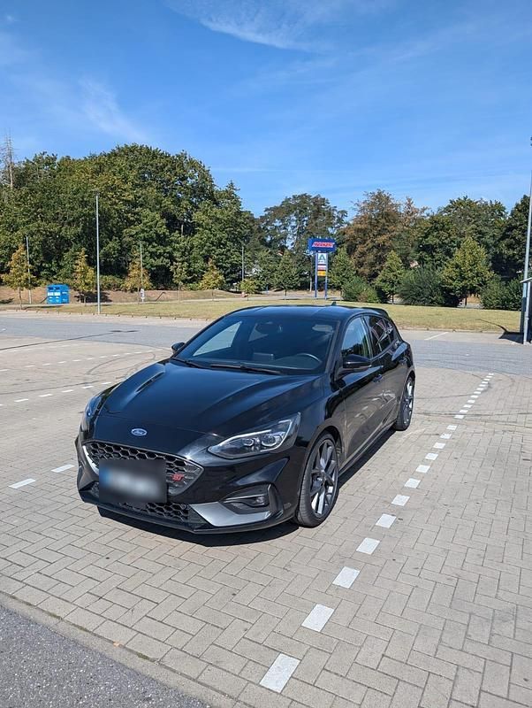 Schwarz Gebraucht 2021 Ford Focus ST Limousine | 25.499 € (Guter Preis) - Bild 1/4