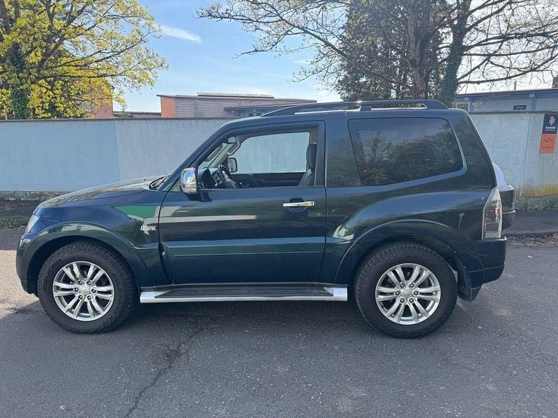 Gebraucht Mitsubishi Pajero Top 190 PS (139 kW) 2018 Grün SUV