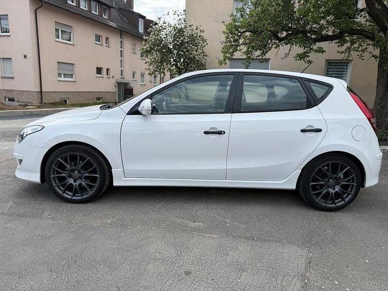 Gebraucht Hyundai i30 Classic 109 PS (80 kW) 2012 Weiß Limousine