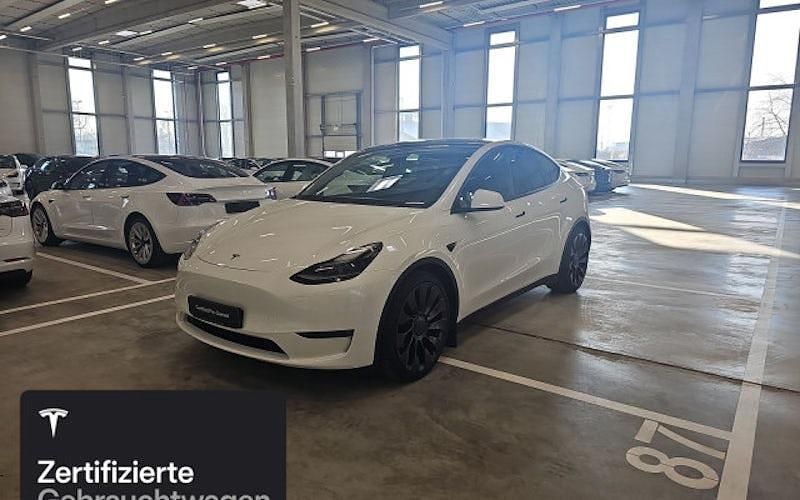 Weiß Gebraucht 2022 Tesla Model Y Performance SUV | 40.900 € (Etwas zu teuer) - Bild 1/4