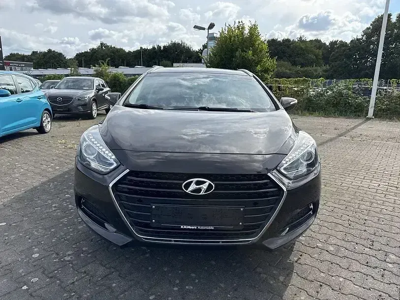 Gebraucht Hyundai i40 Classic 135 PS (99 kW) 2016 Braun Limousine