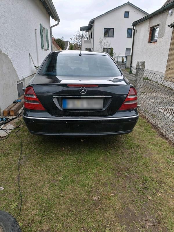 Gebraucht Mercedes E270 177 PS (130 kW) 2004 Schwarz Limousine