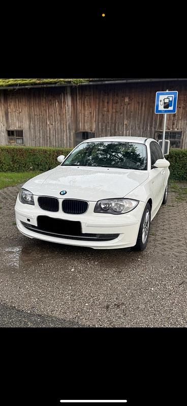 Gebraucht BMW 116 116 PS (85 kW) 2007 Weiß Kleinwagen