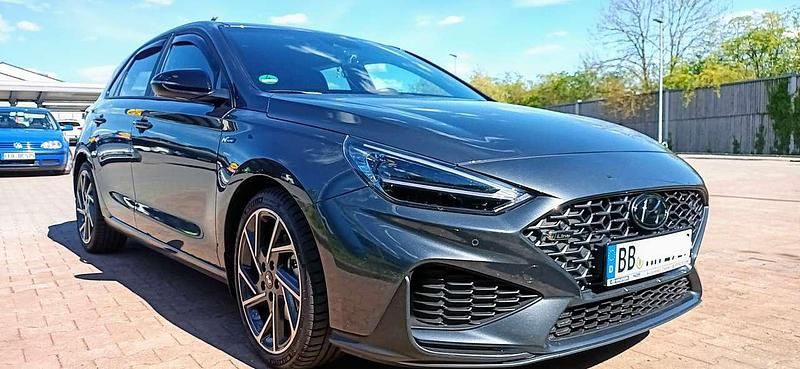 Grau Gebraucht 2023 Hyundai i30 N Line Limousine | 28.400 € (Teuer) - Bild 1/4