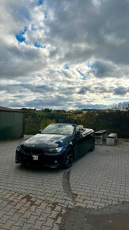 Schwarz Gebraucht 2009 BMW 330 Cabriolet M Sport Cabrio | 13.900 € (Fairer Preis) - Bild 1/4