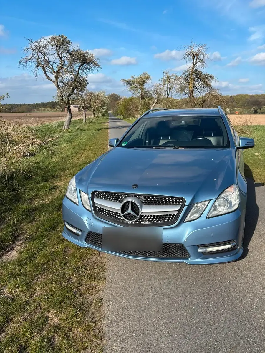 Gebraucht Mercedes E200 136 PS (100 kW) 2012 Blau Kombi