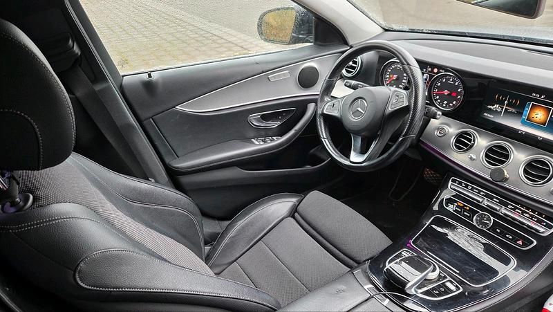 Gebraucht Mercedes E200 Avantgarde 184 PS (135 kW) 2017 Schwarz Kombi