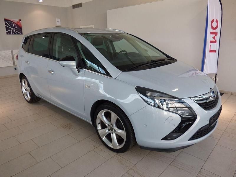 Weiß Gebraucht 2013 Opel Zafira Tourer Innovation Van / Kleinbus | 10.000 € (Fairer Preis) - Bild 1/4