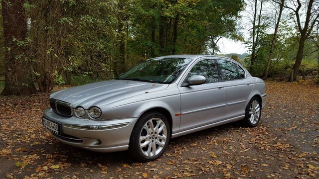 Gebraucht Jaguar X-type 196 PS (144 kW) 2001 Silber metallic Limousine