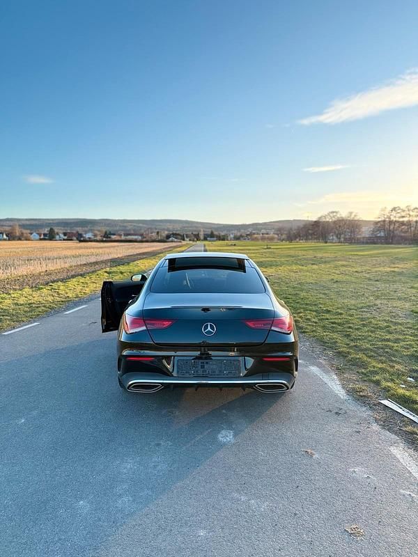 Gebraucht Mercedes CLA180 136 PS (100 kW) 2021 Schwarz Limousine