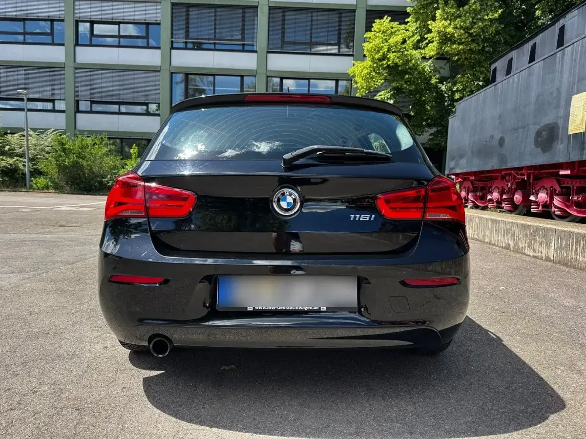 Gebraucht BMW 116 Advantage 109 PS (80 kW) 2018 Schwarz Kleinwagen